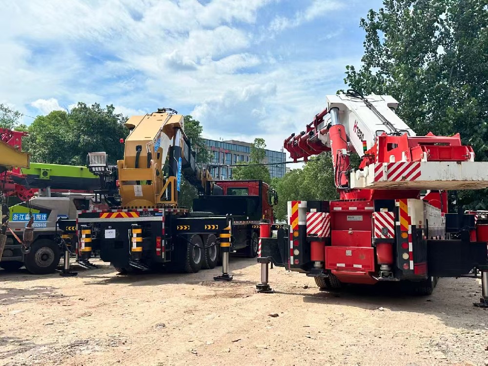 如何選擇一家專業(yè).     的大型設(shè)備吊裝公司？